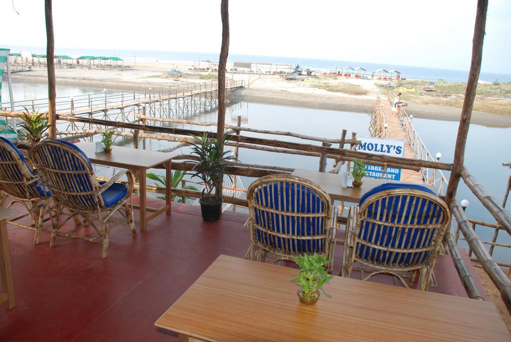 Molly'S Nest Hotel Мандрем Екстериор снимка