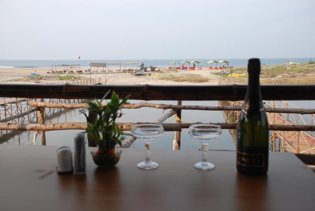 Molly'S Nest Hotel Мандрем Екстериор снимка