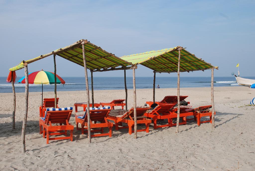Molly'S Nest Hotel Мандрем Екстериор снимка