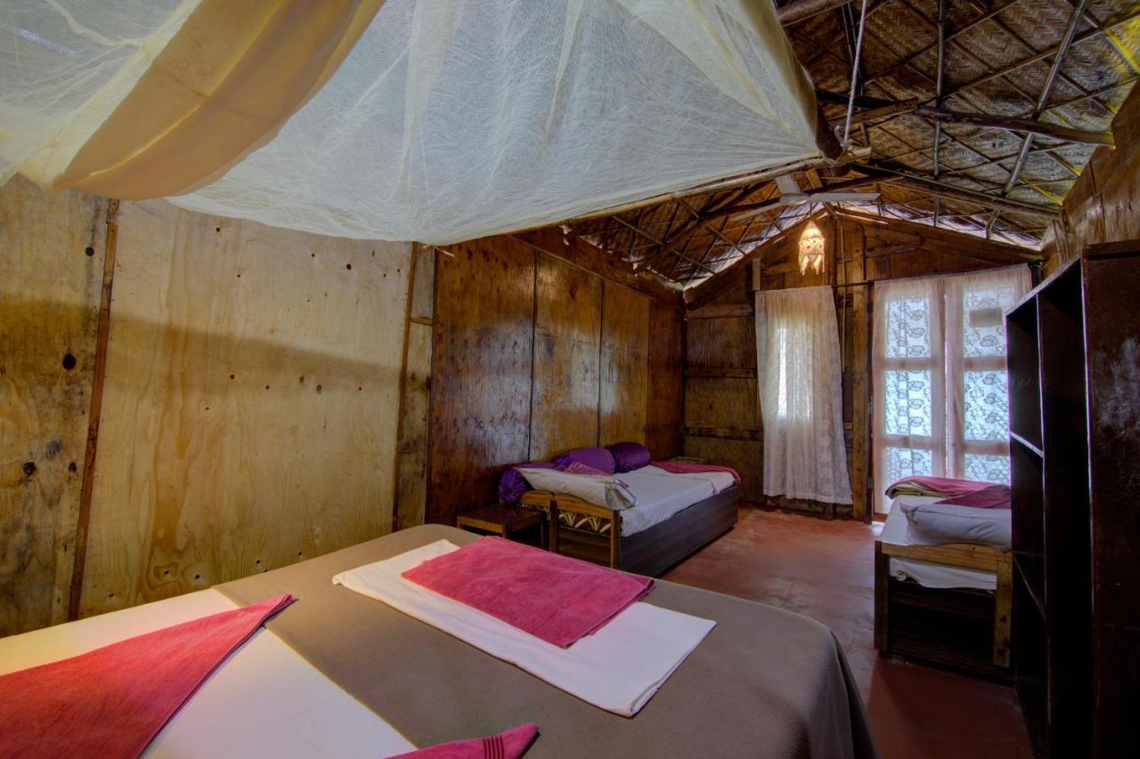 Molly'S Nest Hotel Мандрем Екстериор снимка