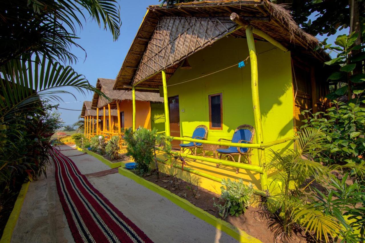 Molly'S Nest Hotel Мандрем Екстериор снимка