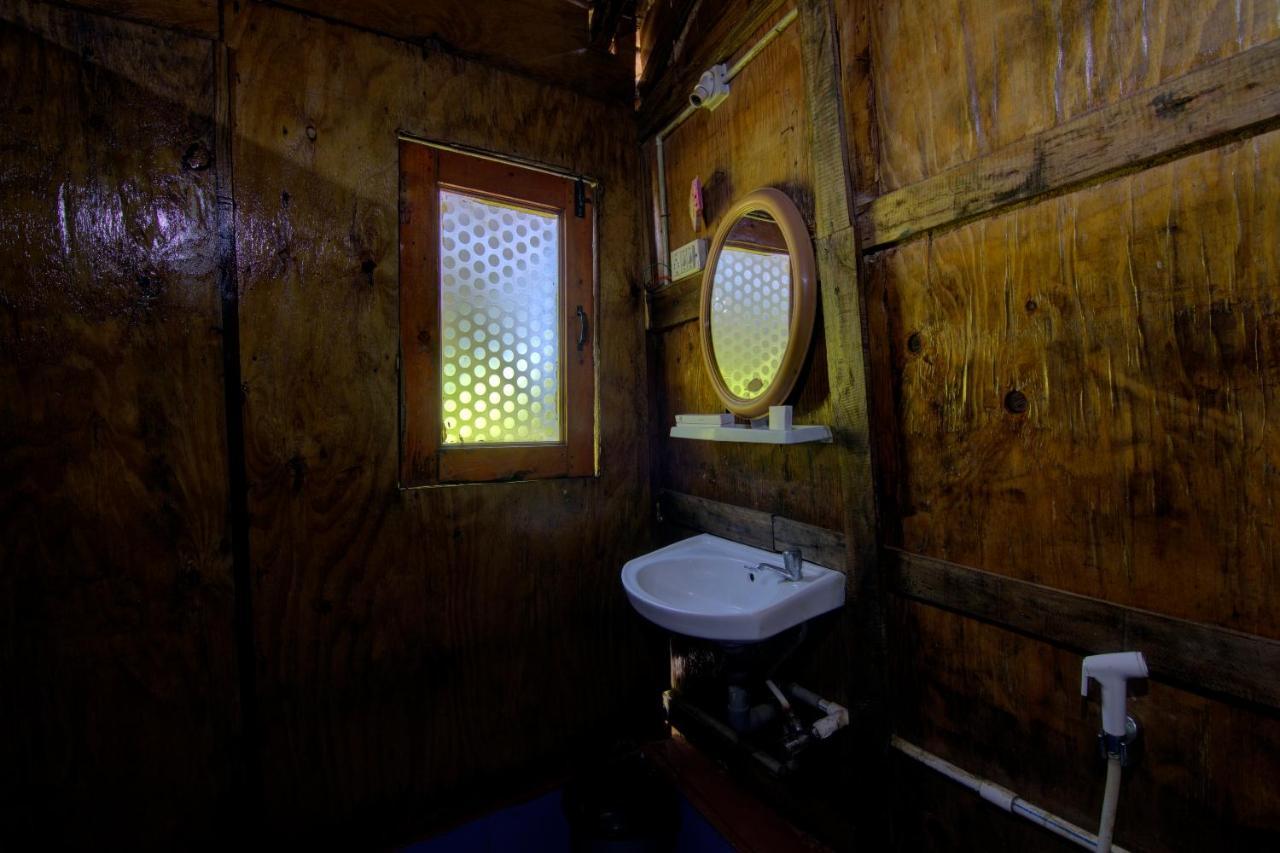 Molly'S Nest Hotel Мандрем Екстериор снимка