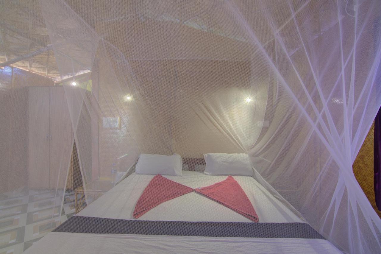 Molly'S Nest Hotel Мандрем Екстериор снимка