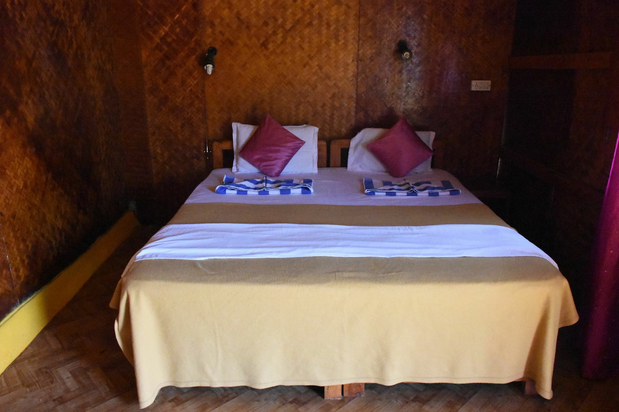 Molly'S Nest Hotel Мандрем Екстериор снимка